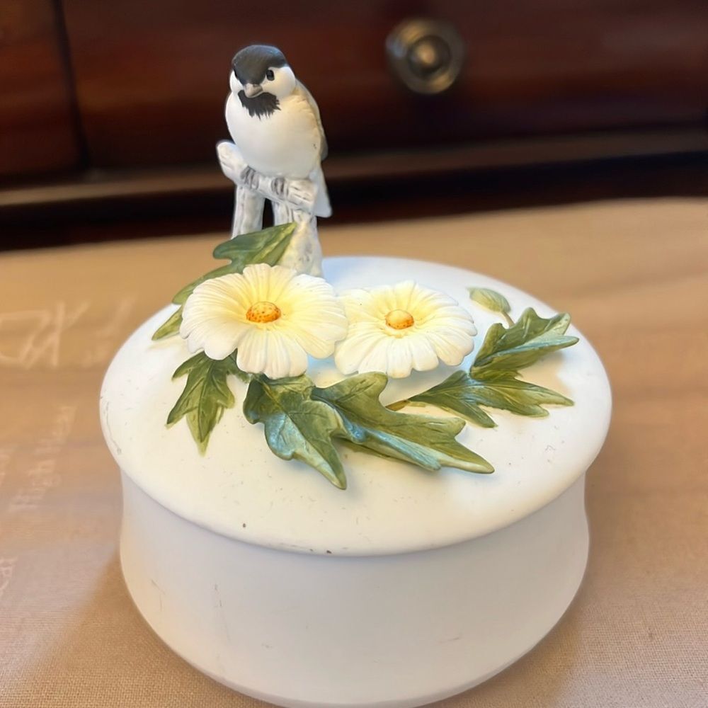 Vintage Otagiri Ceramic Porcelain Trinket Box – Bird & Daisies Design